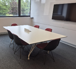 Mesa Blanca de Reuniones