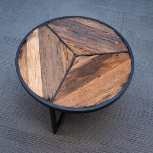 Mesa auxiliar rústica redonda con tablero de madera