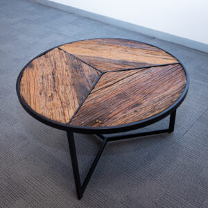 Mesa auxiliar rústica redonda con tapa de madera